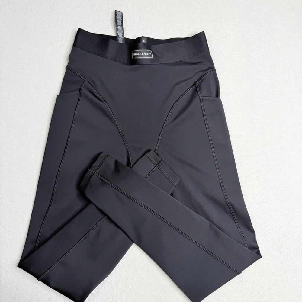 Savage X Fenty Lineup High-Waist Pocket Legging•Black - Picture 5 of 14